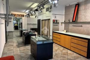 NEGOZIO A VILLAFRANCA DI VERONA