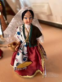 Bambolina in costume tradizionale