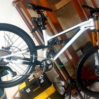 Mountain bike MTB doppie sospensioni