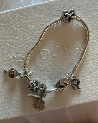Bracciale e charm Pandora