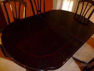 Tavolo in mogano con 6 sedie