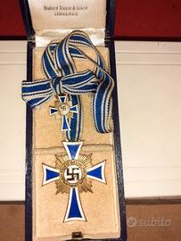 CROCE D’ONORE DELLE MADRI TEDESCHE IN ORO