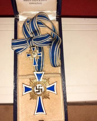 CROCE D’ONORE DELLE MADRI TEDESCHE IN ORO