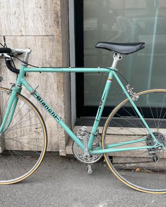 la bicicletta bianchi rekord 746