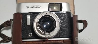 Macchina fotografica Voigtlander con custodia