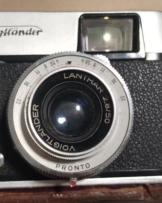 Macchina fotografica Voigtlander con custodia