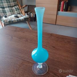 Vaso in vetro opalino turchese anni 60