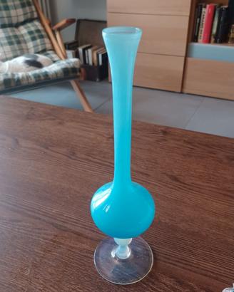 Vaso in vetro opalino turchese anni 60