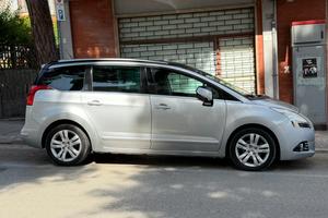 Peugeot 5008  1.6  HDI  112  anno  2011