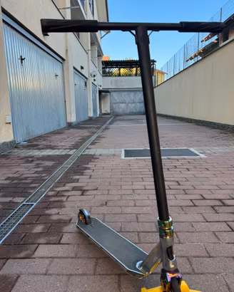 Monopattino Striker freestyle