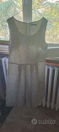 Vestito bianco con macchie nere