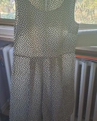 Vestito bianco con macchie nere