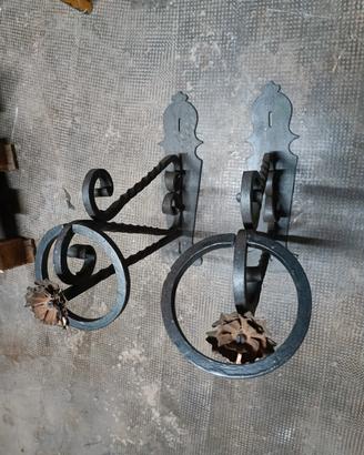 Porta vasi da parete in ferro battuto