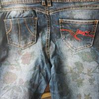 Maglie e jeans Desigual.