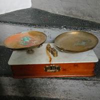 Antica bilancia alimentare epoca 80 con pesi.