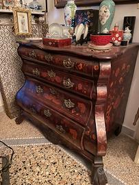 Cassettiera bombata antica