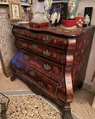 Cassettiera bombata antica