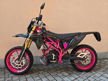 Valenti Suzuky 50 cc N01 50 LOW NERO/FUCSIA