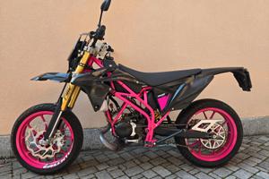Valenti Suzuky 50 cc N01 50 LOW NERO/FUCSIA