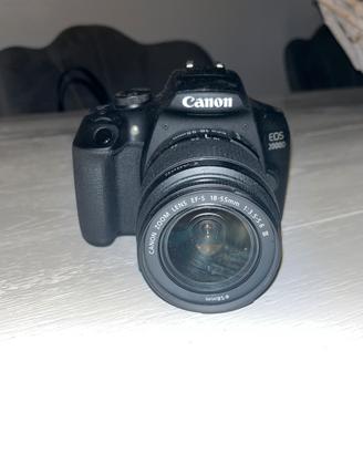 fotocamera reflex Canon EOS2000D + obbiettivo