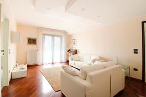 4 LOCALI A PORTO SAN GIORGIO