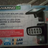 Faretto a led con sensore a energia solare