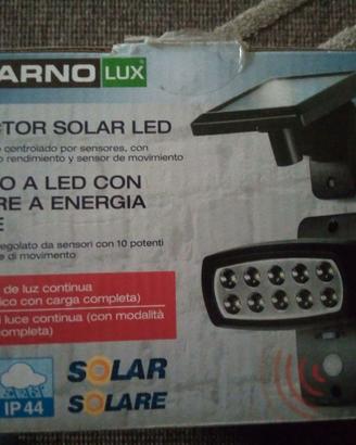 Faretto a led con sensore a energia solare