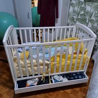 Lettino con sbarre e cassetto contenitore 