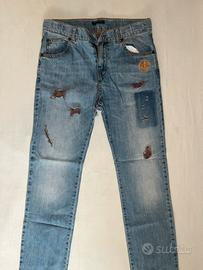 Jeans strappati