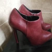 Scarpa/stivaletto donna n.37