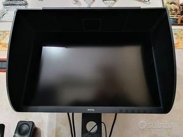 Benq sw240 + paraluce, monitor per fotografi