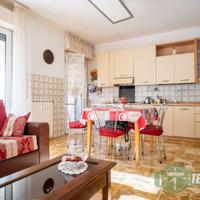 4 LOCALI CON TERRAZZO E POSTO AUTO