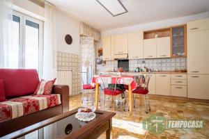 4 LOCALI CON TERRAZZO E POSTO AUTO