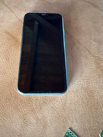 Iphone 11 con schermo da sostituire