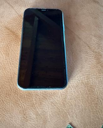 Iphone 11 con schermo da sostituire