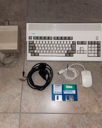 Amiga 1200 Commodore completa e funzionante