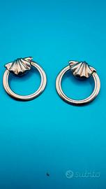 Orecchini in argento 925 a cerchio con conchiglia