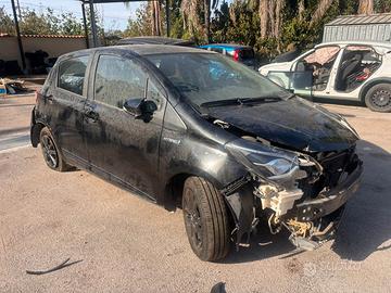 Toyota Yaris 1.5 ibrida auto sinisnistrata