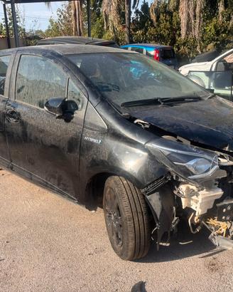 Toyota Yaris 1.5 ibrida auto sinisnistrata