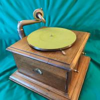 Grammofono inglese HMV