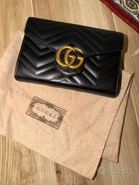 Portafoglio GG Marmont con catena
