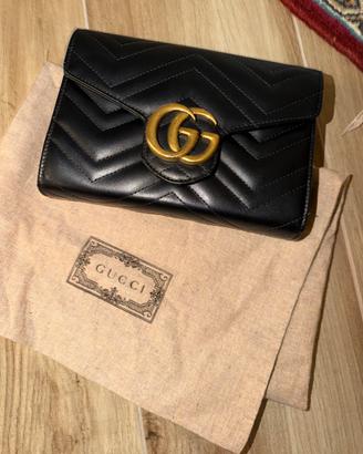 Portafoglio GG Marmont con catena