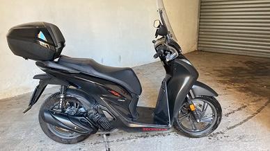 "HONDA SH 150 ABS sport 6/2024-4390 km pari a nuov