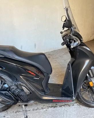 "HONDA SH 150 ABS sport 6/2024-4390 km pari a nuov