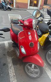 vespa rossa LX 50