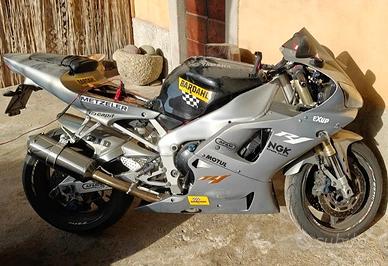Yamaha R1 2001 
