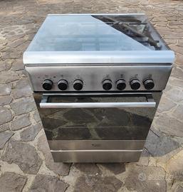Cucina a gas con forno elettrico 