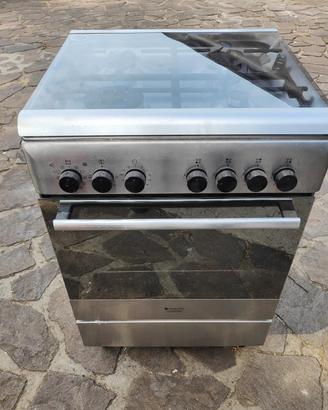 Cucina a gas con forno elettrico 