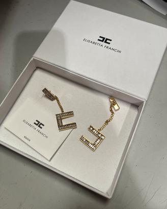 Orecchini pendenti  con logo e strass
