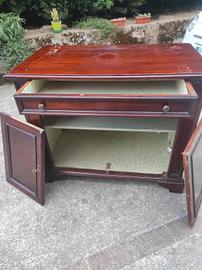 antico mobile da ingresso 